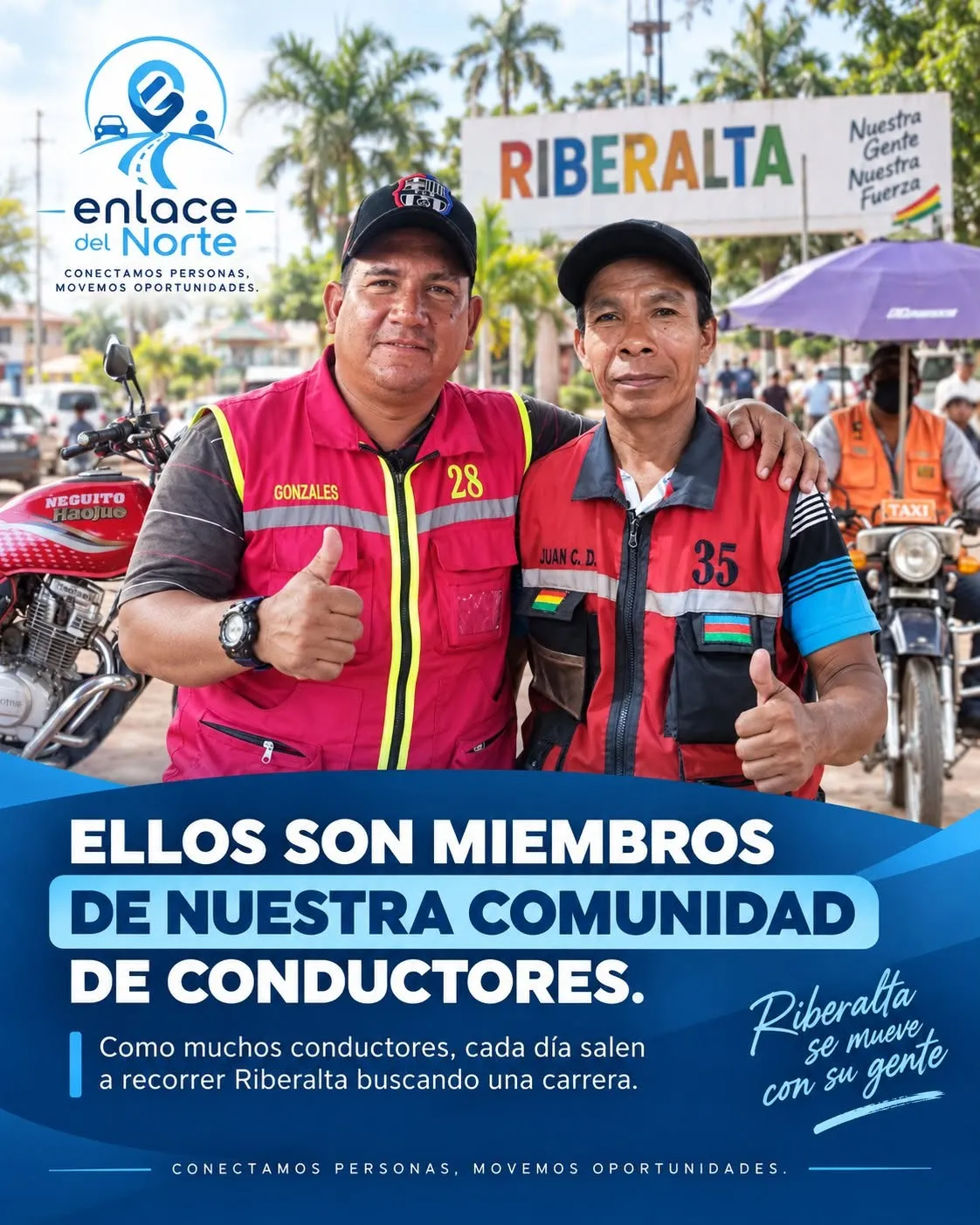Dos conductores locales de Riberalta junto a motocicletas