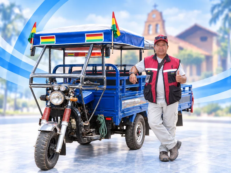 Conductor junto a un motocar utilizado para transporte local